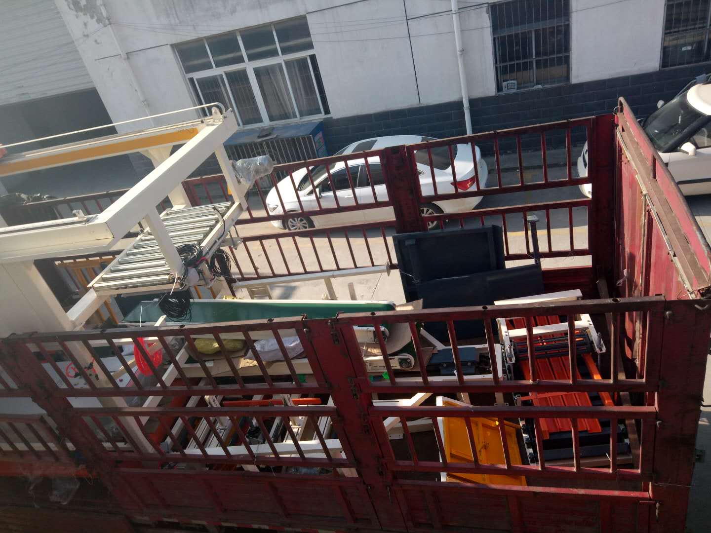 合肥力托包裝機械設(shè)備公司發(fā)貨忙